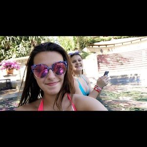 Meet your Posher, Hope